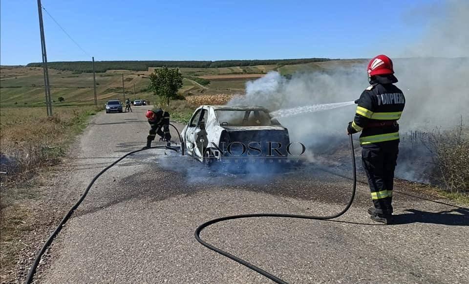 O mașină a luat foc din mers la Pogana O mașină a luat foc din mers la Pogana ( Foto)