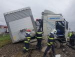 accident de tren cu un camion la Roșiești