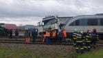 accident de tren la Roșiești. Un tren de călători a acroșat un TIR