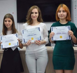 Elevi de zece premiați de Inspectoratul Școlar Județean Elevi de zece premiați de Inspectoratul Școlar Județean