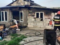 Scandal în cartierul Podeni o locuință a fost incendiată Scandal în cartierul Podeni, o locuință a fost incendiată ( Foto)
