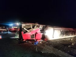 Accident pe DE581- o autocisternă încărcată cu motorină s-a răsturnat Accident pe DE581- o autocisternă încărcată cu motorină s-a răsturnat