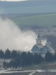 Praznicarul bisericii din Ivești a luat foc Praznicarul bisericii din Ivești a luat foc