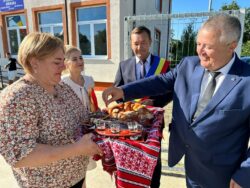 Prefectul județului Vaslui a fost prezent la deschiderea noului an școlar Prefectul județului Vaslui a fost prezent la deschiderea noului an școlar